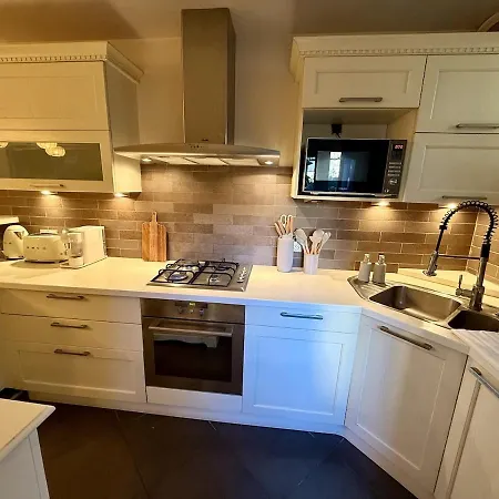 Le Vieux Cedre, Garden & Woodfire Appartement *